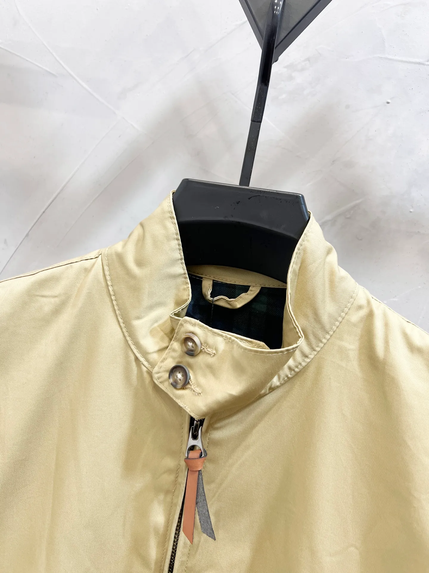 P270 model number: YC22 -Ralph Lauren/Ralph Lauren classic men's and women's old cadre zipper stand collar jacket - the same style as Yi Mengling. Recommended by many fashion bloggers, the Harrington jacket's lapel zipper windproof design perfectly blends casual style with street trend elements, making it very suitable for neutral wear. The fabric texture of the jacket is excellent and comfortable to wear. It is a very versatile and trendy jacket. Original development, 100% pure cotton fabric, exquisite embroidery, evergreen style for all seasons, feel free to buy it, retro will never go out of style!  Color: Khaki Size: M-XL